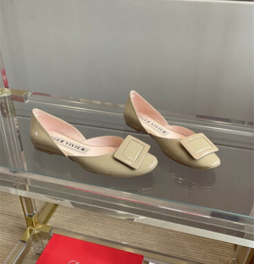Roger vivier new hollow square buckle flat bottom