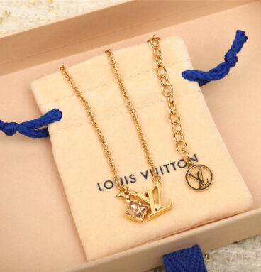 louis vuitton LV pink diamond four-leaf clover necklace