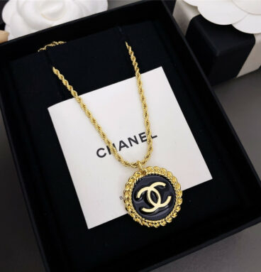 Chanel vintage necklace