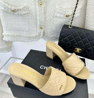 chanel rhombus CC logo chunky heel slippers