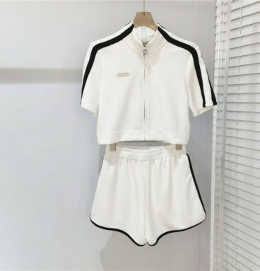 Chanel stitching small top + elastic waist shorts set