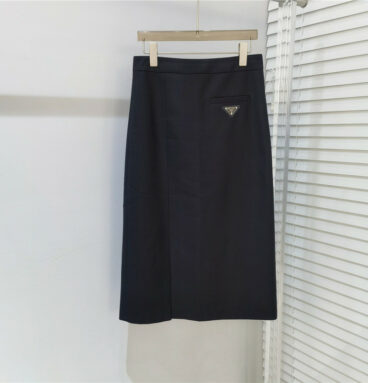 prada triangular letter logo suit skirt