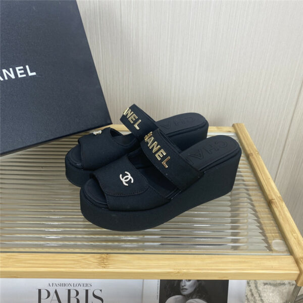 chanel logo platform slippers