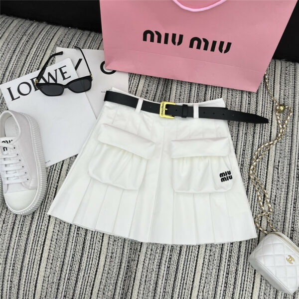 miumiu's new large pocket design pressed folded short skirt