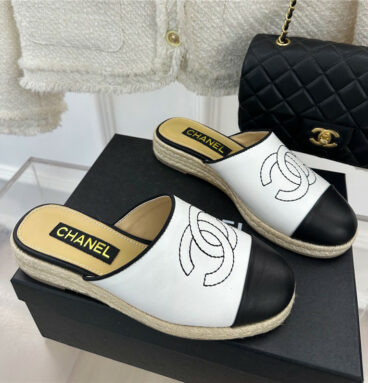 Chanel logo platform fisherman slippers