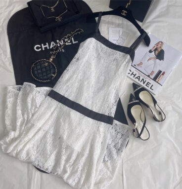 CHANEL Spring and Summer latest lace suspender dress