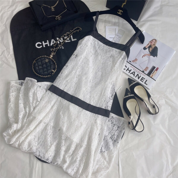 CHANEL Spring and Summer latest lace suspender dress