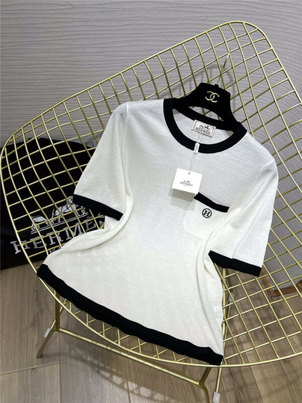 Hermès Contrasting Wool Short Sleeve Knit Top