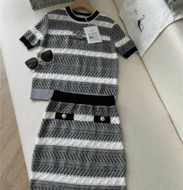 Chanel new knitted short sleeve suit
