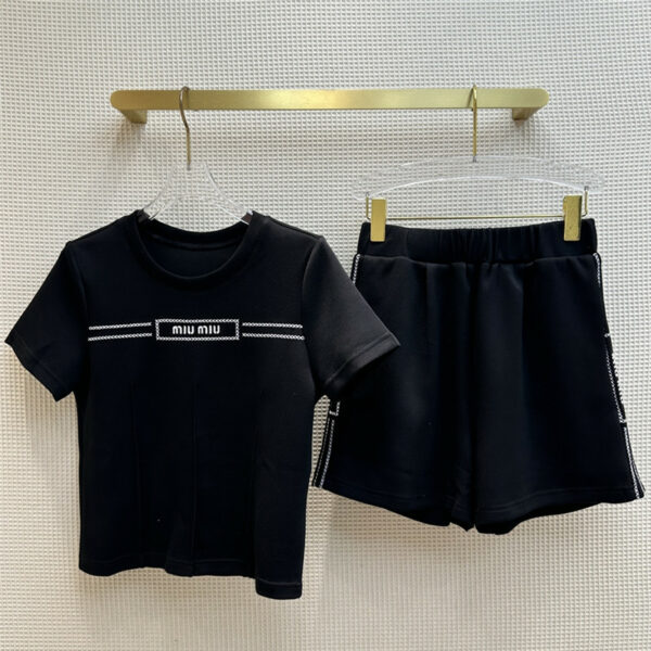 miumiu letter T-shirt + logo ribbon elastic waist shorts set