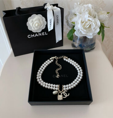 Chanel lock pearl necklace