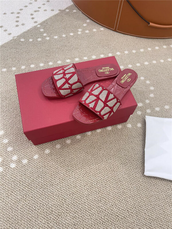 valentino V buckle VLogo embroidery series flat slippers