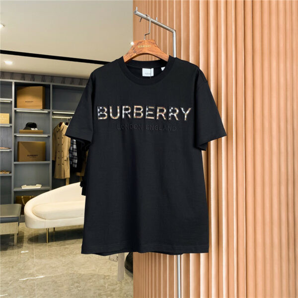 Burberry new black T-shirt