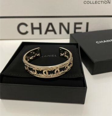 chanel smooth bracelet