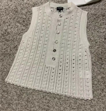Chanel early autumn knitted vest