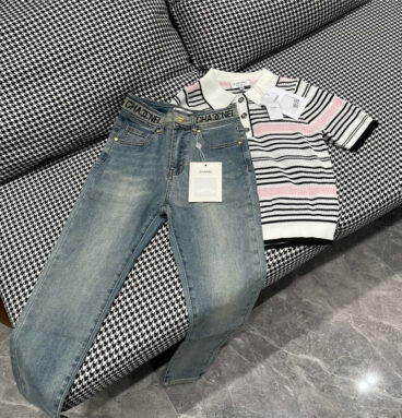 Chanel new embroidered letter jeans