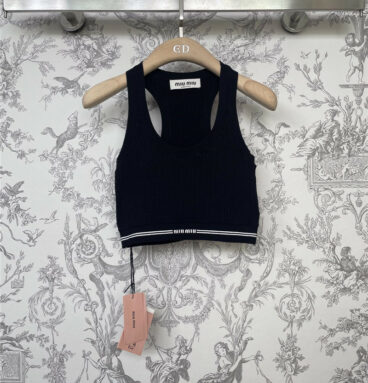 miumiu early spring new knitted vest