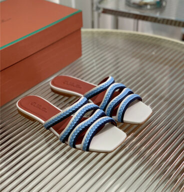 𝗟𝗼𝗿𝗼 𝗽𝗶𝗮𝗻𝗼 Sprightly Charms series sandals and slippers