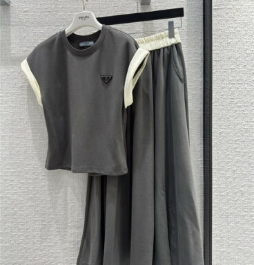prada drop shoulder sleeve top + big umbrella skirt