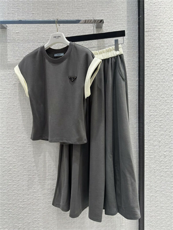 prada drop shoulder sleeve top + big umbrella skirt