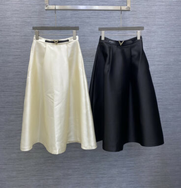 valentino silk wool long skirt with V leather buckle