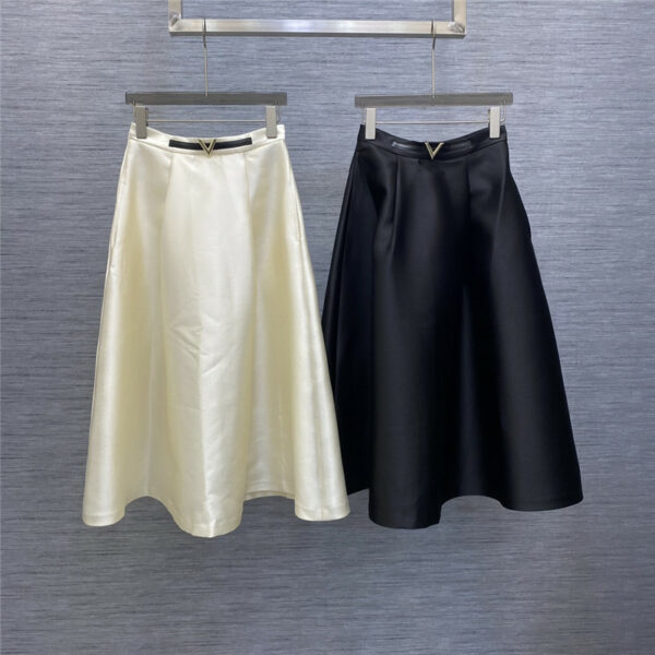 valentino silk wool long skirt with V leather buckle