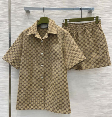 gucci short-sleeved cardigan top + shorts set