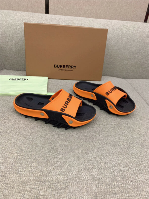 Burberry new hollow slippers