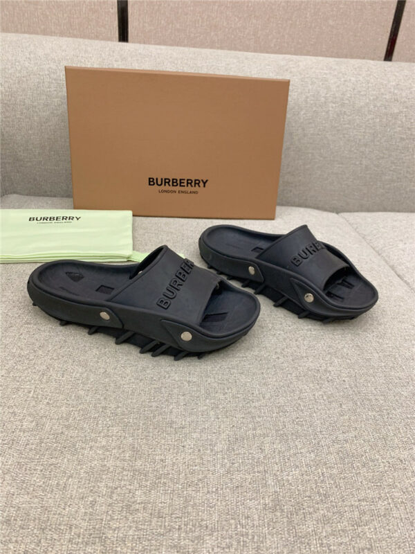Burberry new hollow slippers
