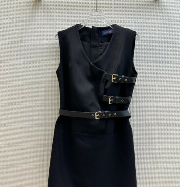 louis vuitton LV leather button V-neck sleeveless dress