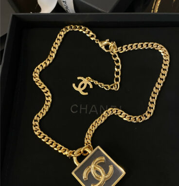 Chanel classic full logo border necklace