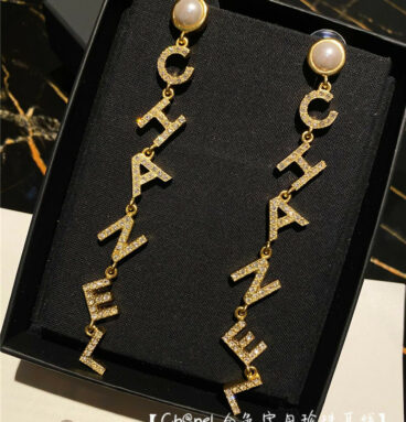 chanel small incense earrings
