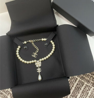 Chanel potted flower pearl necklace