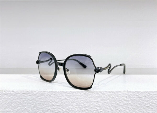 Bottega Veneta's new trendy and elegant sunglasses