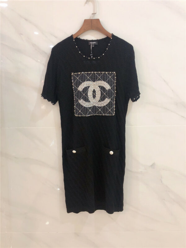 chanel logo round neck knitted dress