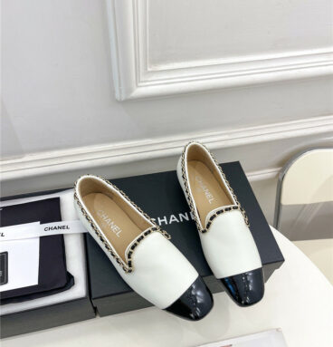 Chanel catwalk style chain deep mouth shoes