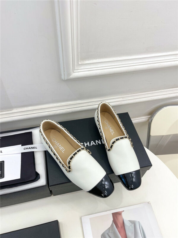 Chanel catwalk style chain deep mouth shoes