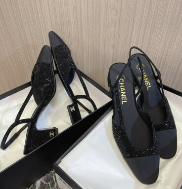 Chanel rhinestone thick heel side empty sandals
