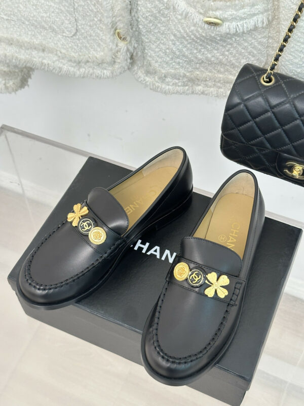 Chanel classic double C gold four-leaf clover gold coin loafers