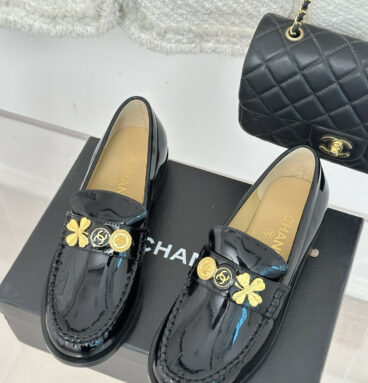 Chanel classic double C gold four-leaf clover gold coin loafers