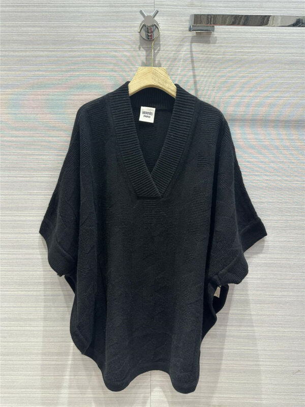 Hermès high-definition V-neck cashmere cape