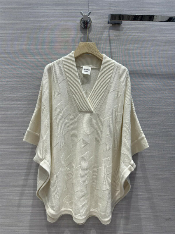 Hermès high-definition V-neck cashmere cape