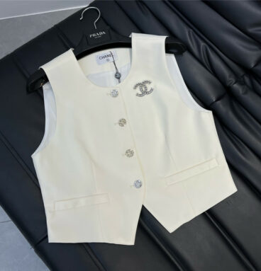 chanel brooch vest shorts suit
