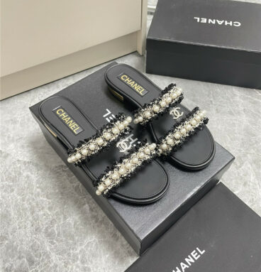 Chanel new pearl buckle slippers