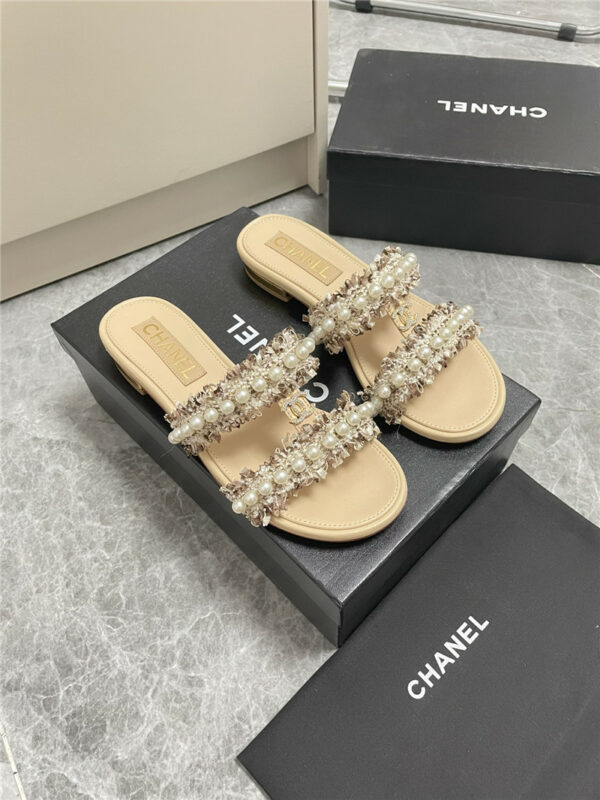 Chanel new pearl buckle slippers