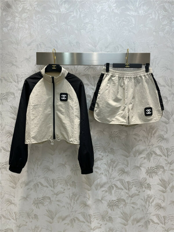 Chanel stand collar color contrast jacket + sports shorts suit