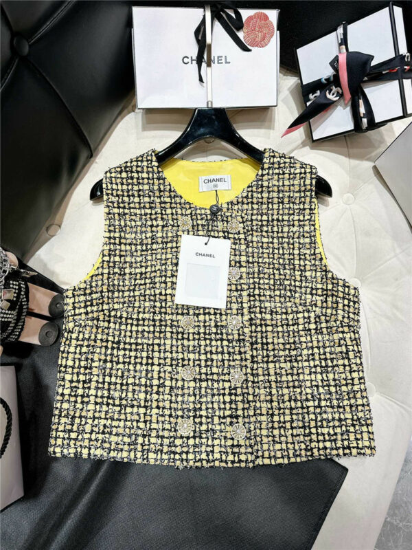 Chanel breathable and comfortable light vest