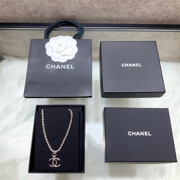 Chanel glossy double c necklace