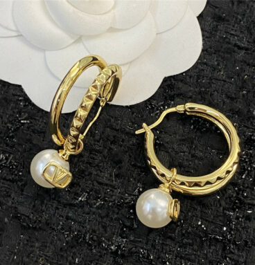 valentino vintage LOGO pearl drop earrings