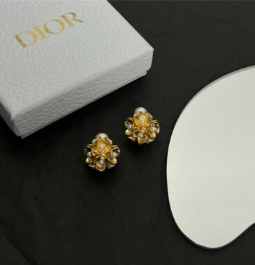 dior middle age earrings
